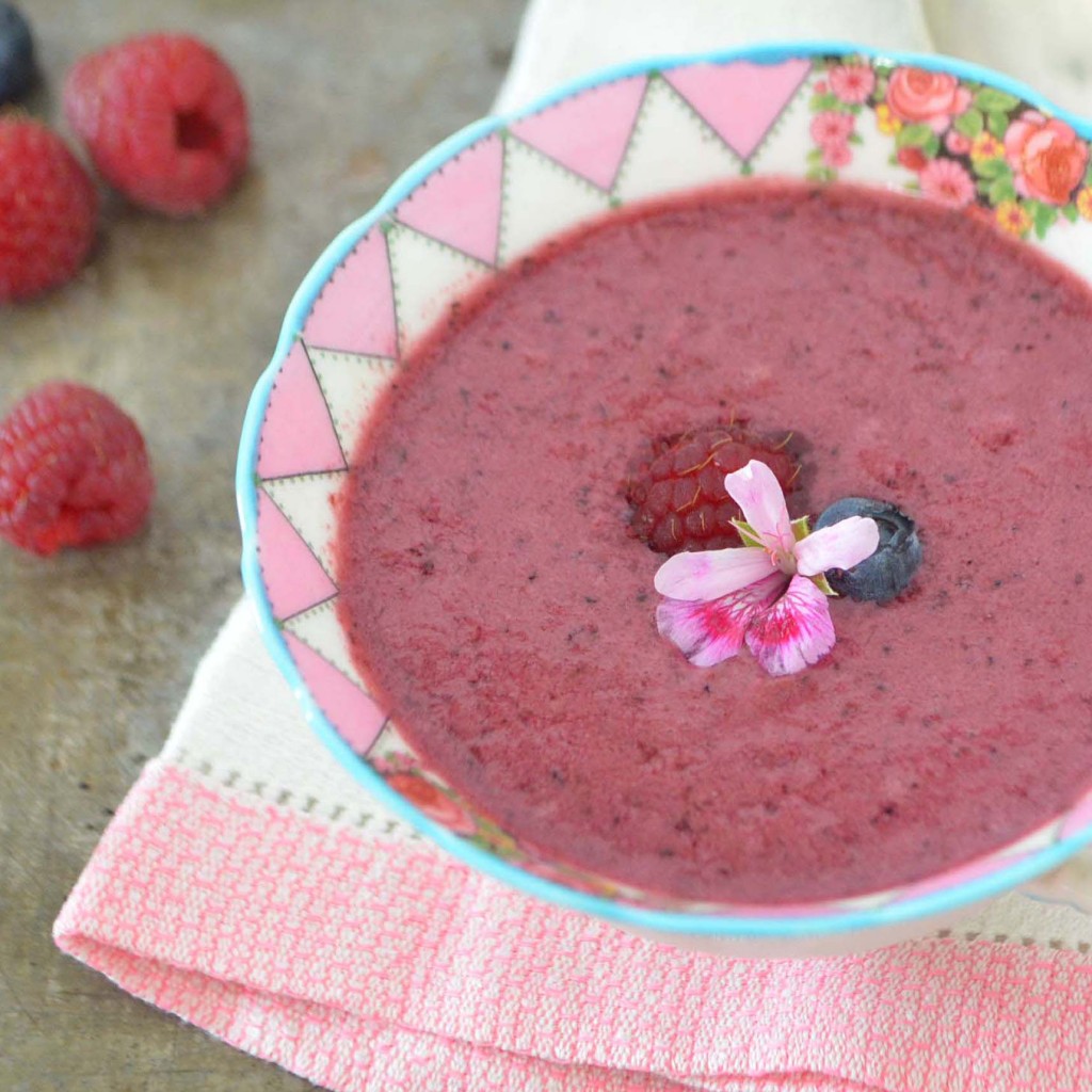 chilled berry soup {vegan}
